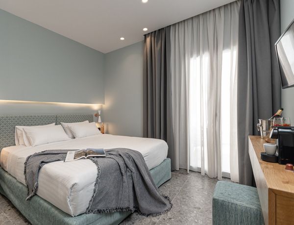 DELUXE DOUBLE WITH OUTDOOR HOT TUB